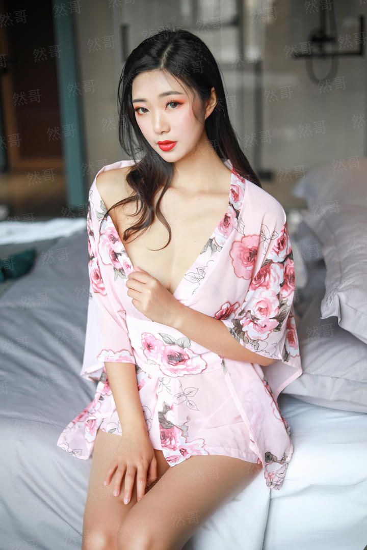“水着痴女に犯されて気付いた僕の性1
